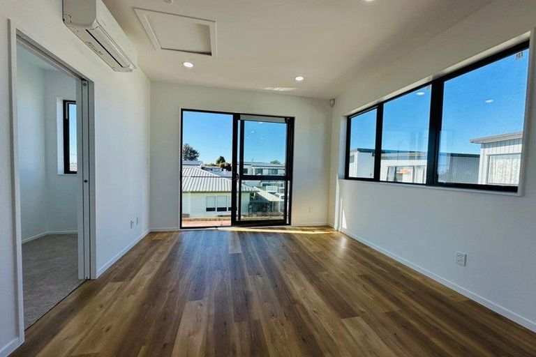 Photo of property in 1c Edwards Avenue, Henderson, Auckland, 0610