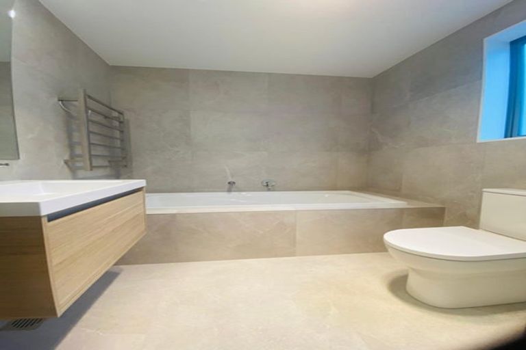 Photo of property in 41 Oyster Drive, Whenuapai, 0618
