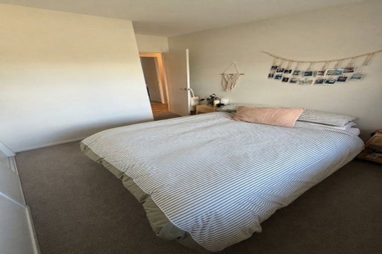 Photo of property in 2 Shelduck Road, Jacks Point, 9371
