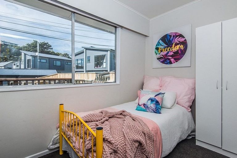 Photo of property in 53 Glanmire Road, Newlands, Wellington, 6037