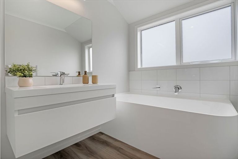 Photo of property in 32 Costello Drive, Ngatea, 3503