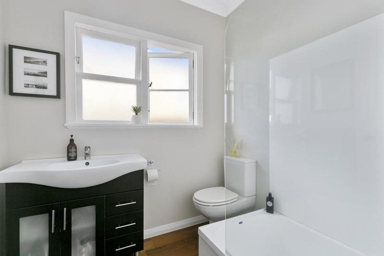 Photo of property in 8 Elliott Street, Johnsonville, Wellington, 6037