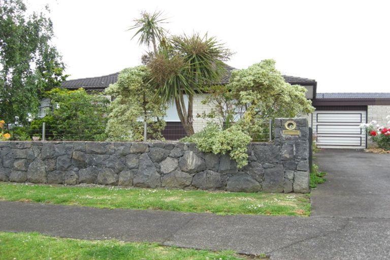 Photo of property in 2 Chipping Dale, Mangere Bridge, Auckland, 2022