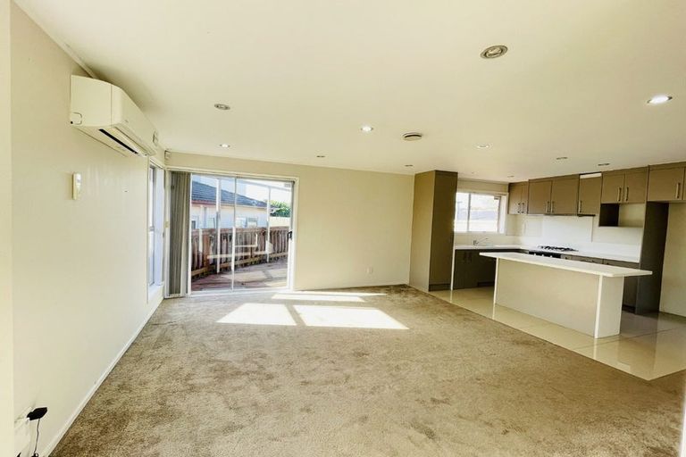Photo of property in 16 Nan Place, Pakuranga Heights, Auckland, 2010