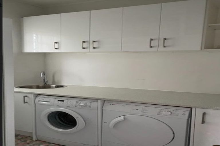 Photo of property in 28 Chamberlain Road, Karori, Wellington, 6012