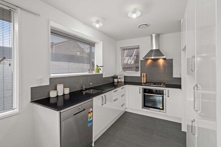 Photo of property in 3/5 Broadbent Street, Riccarton, Christchurch, 8041