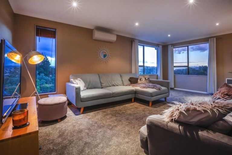 Photo of property in 19 Staysail Place, Whitby, Porirua, 5024
