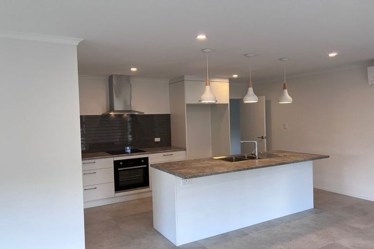 Photo of property in 5 Te Paahi Avenue, Waiuku, 2123