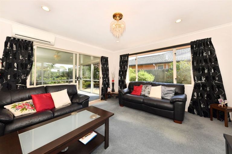 Photo of property in 8 Rustic Lane, Spreydon, Christchurch, 8024