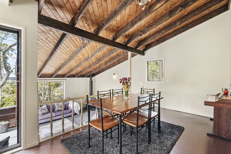Photo of property in 21 Longfellow Parade, Glen Eden, Auckland, 0604