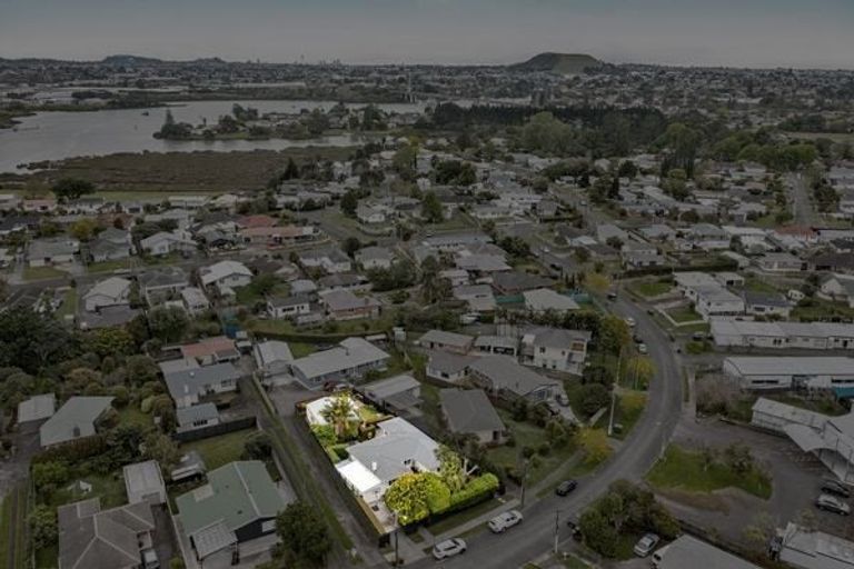 Photo of property in 19 Swan Crescent, Pakuranga, Auckland, 2010