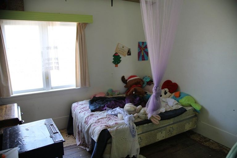 Photo of property in 31 Brougham Street, Westport, 7825