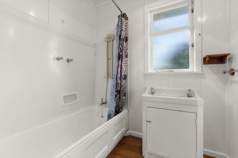 Photo of property in 4 Avon Terrace, Taradale, Napier, 4112