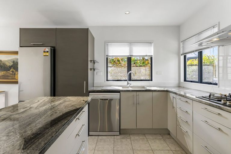 Photo of property in 3/64 Schnapper Rock Road, Schnapper Rock, Auckland, 0632