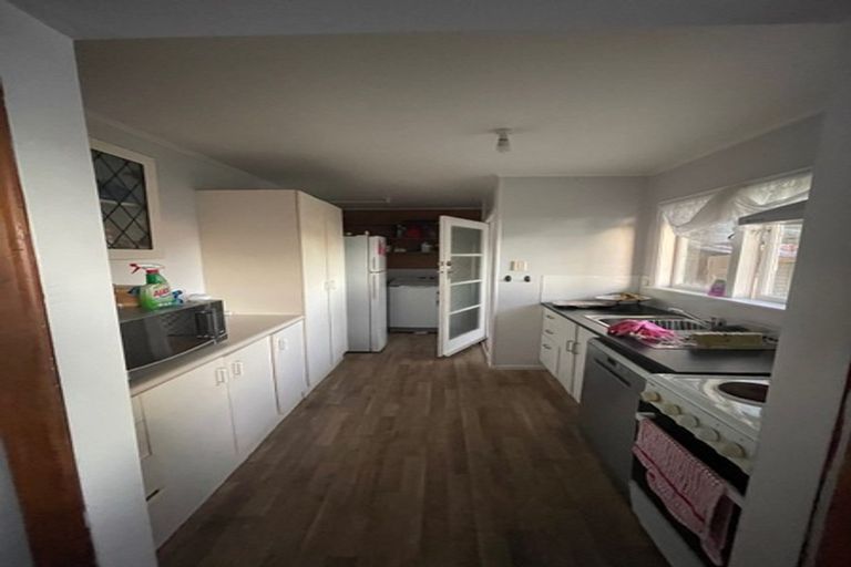 Photo of property in 33 Mackenzie Street, Te Atatu South, Auckland, 0610