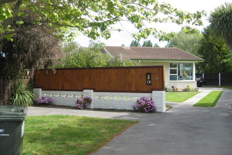 Photo of property in 16 Saunders Place, Redwood, Christchurch, 8051
