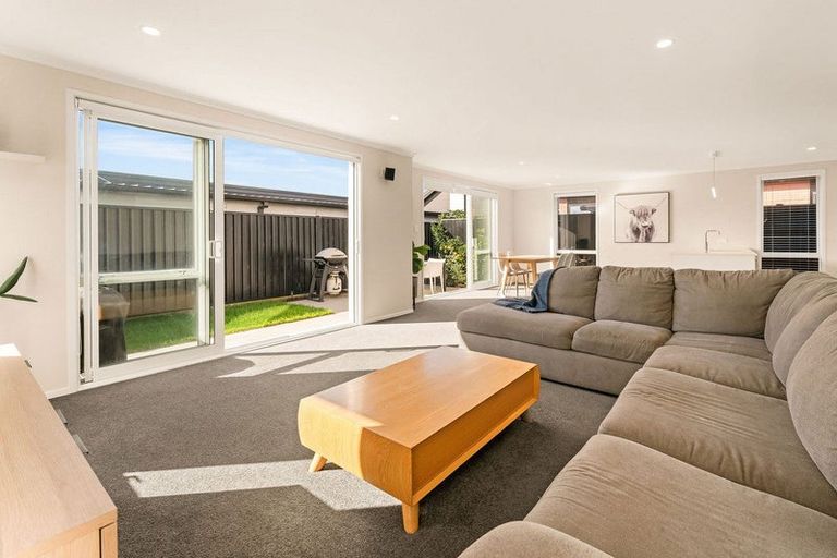 Photo of property in 27 Empire Crescent, Papamoa, 3118