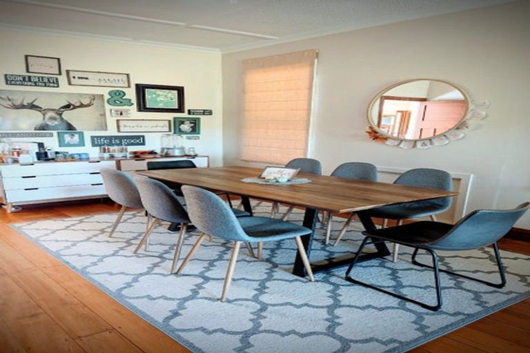 Photo of property in 172 Nevay Road, Karaka Bays, Wellington, 6022