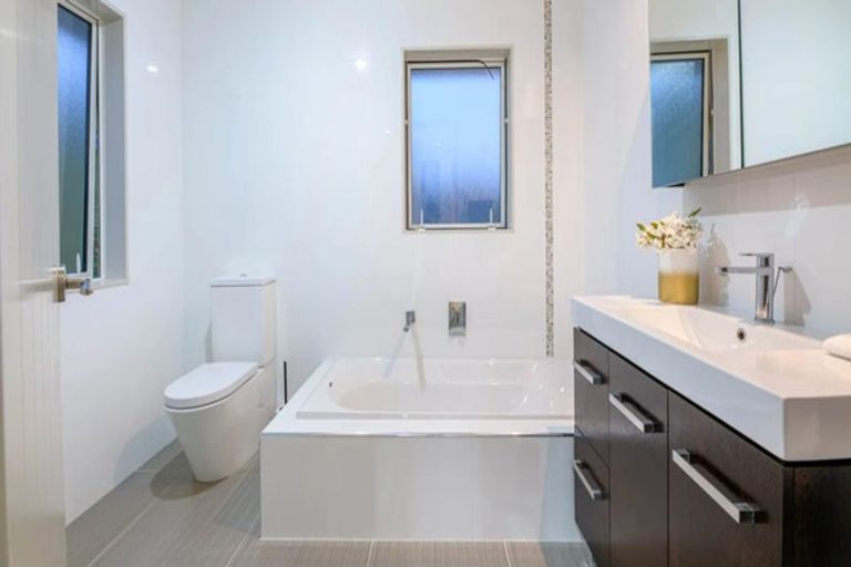 Photo of property in 72 Bur Oak Terrace, Schnapper Rock, Auckland, 0632