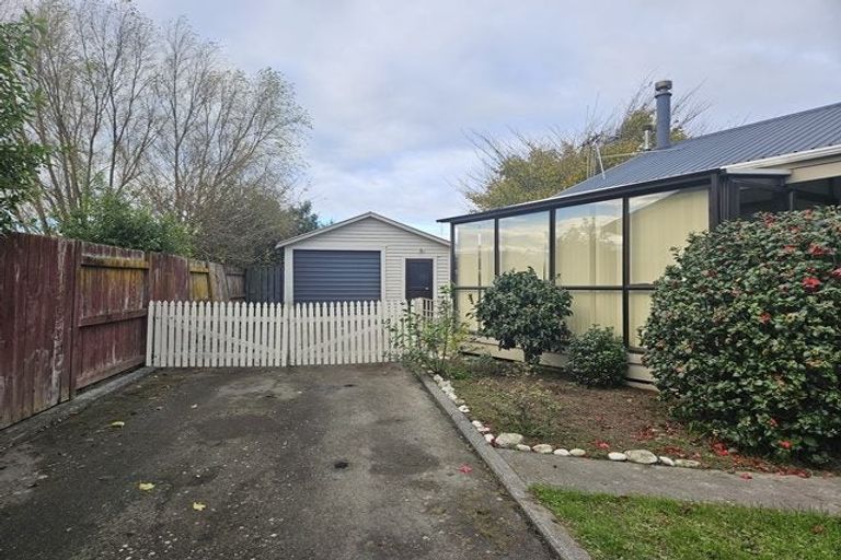 Photo of property in 14 Gladys Place, Kelvin Grove, Palmerston North, 4414