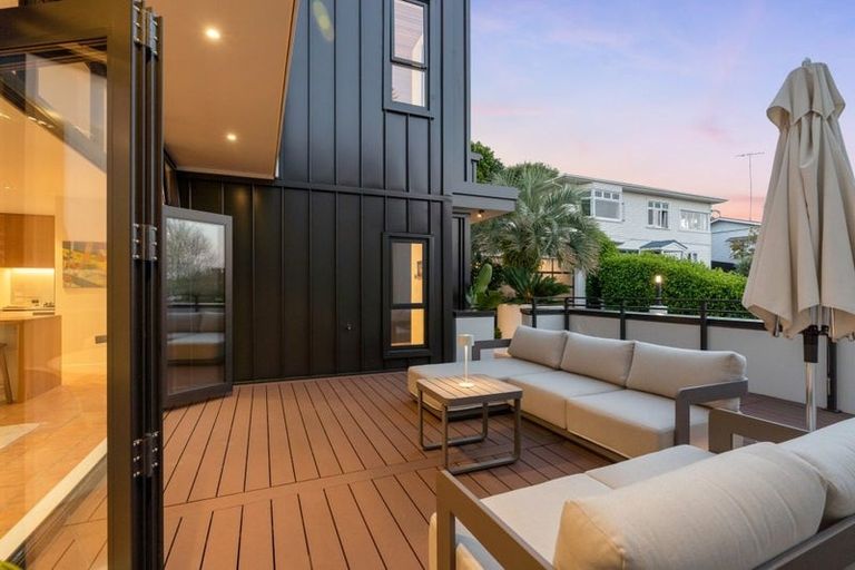 Photo of property in 14b Alfred Street, Northcote Point, Auckland, 0627