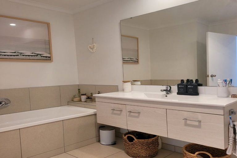 Photo of property in 24 Station Street, Hobsonville, Auckland, 0616