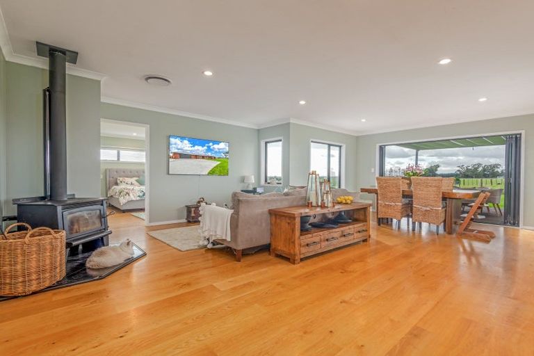 Photo of property in 1061 Taonui Road, Colyton, Feilding, 4775