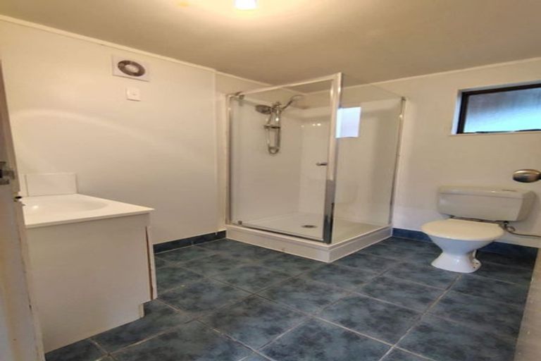 Photo of property in 121 Oreil Avenue, West Harbour, Auckland, 0618