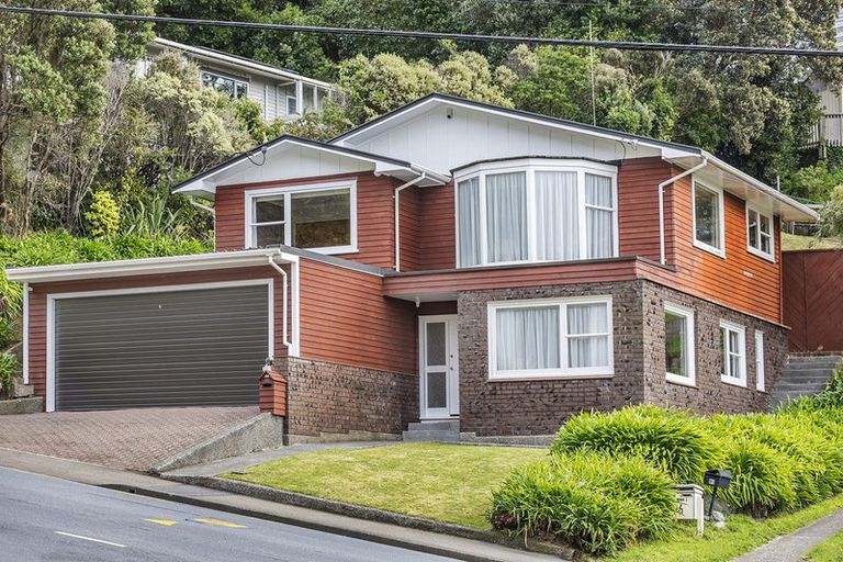 Photo of property in 98 Severn Street, Island Bay, Wellington, 6023