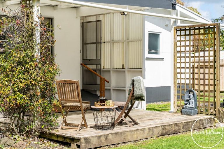 Photo of property in 9 Regent Street, Whakapirau, Maungaturoto, 0583