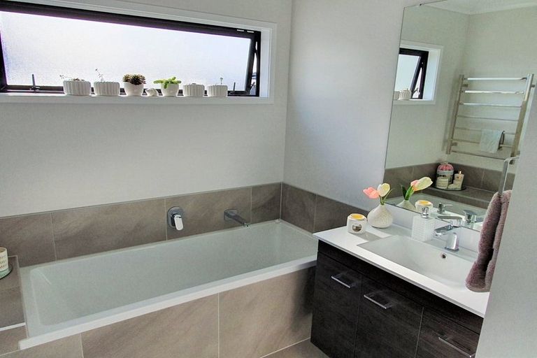 Photo of property in 9 Sacred Kingfisher Road, Hobsonville, Auckland, 0616