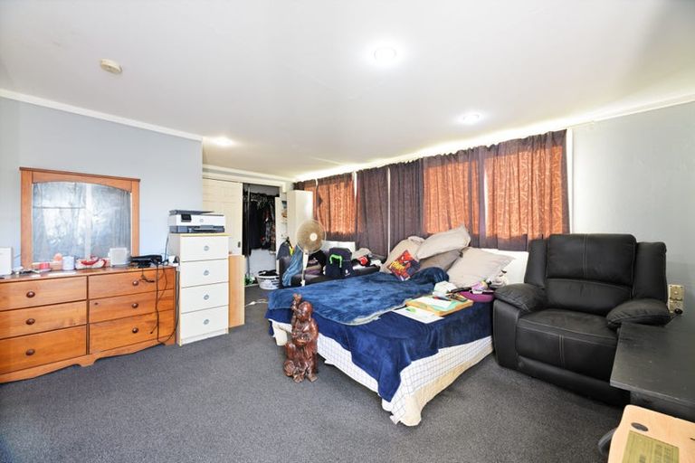 Photo of property in 4 Roberts Road, Te Atatu South, Auckland, 0610