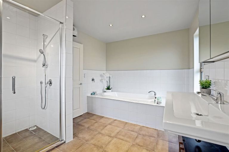 Photo of property in 2 Fieldstone Lane, Spreydon, Christchurch, 8024