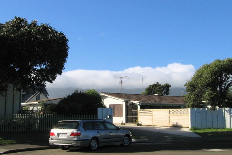Photo of property in 12 Goldie Place, Waikanae Beach, Waikanae, 5036