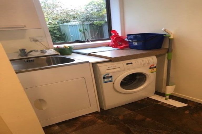 Photo of property in 2/215 Eskdale Road, Birkenhead, Auckland, 0626