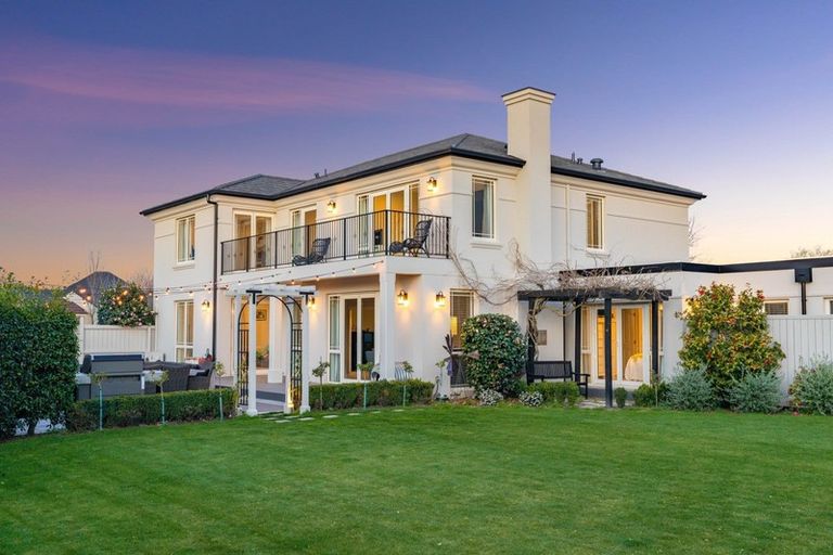 Photo of property in 33 Lewisham Park, St Albans, Christchurch, 8052