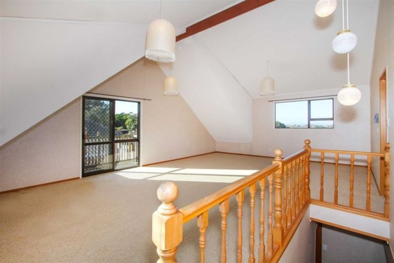Photo of property in 2/58 Hillcrest Avenue, Hillcrest, Auckland, 0627