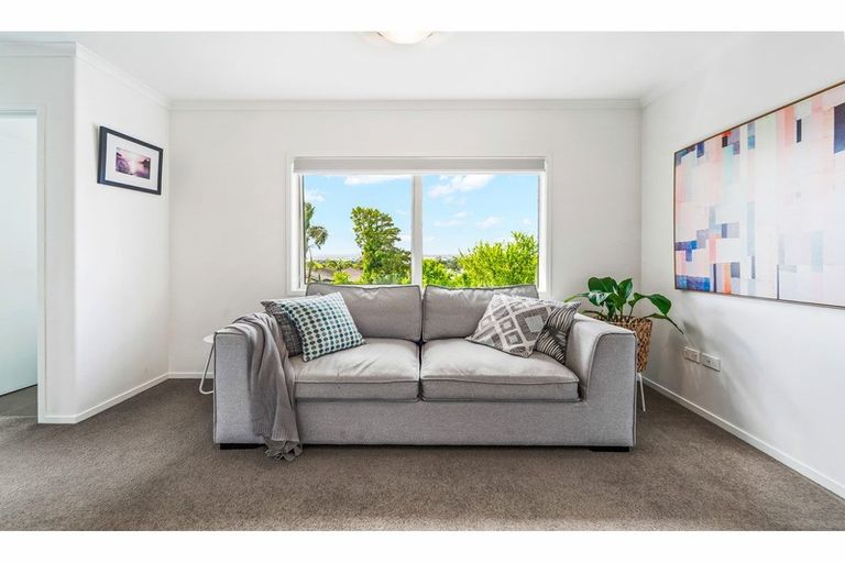 Photo of property in 2 Sunrise Lane, Te Atatu South, Auckland, 0610