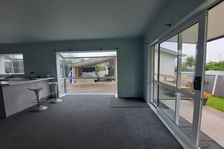 Photo of property in 5 Rickards Place, New Lynn, Auckland, 0600