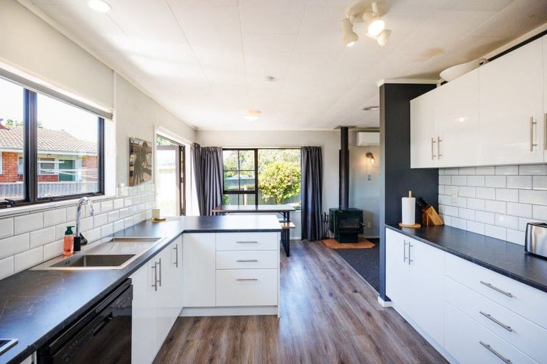 Photo of property in 2 Higgin Place, Feilding, 4702