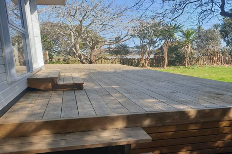 Photo of property in 17 Shanley Crescent, Waiuku, 2123