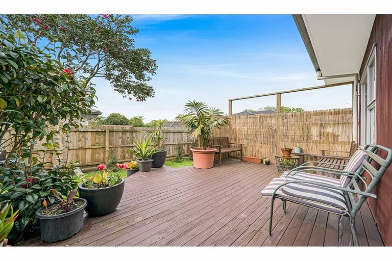 Photo of property in 1 Golf Road, New Lynn, Auckland, 0600