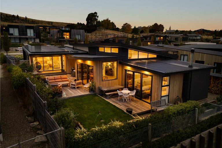 Photo of property in 15 Mills Road, Wanaka, 9305