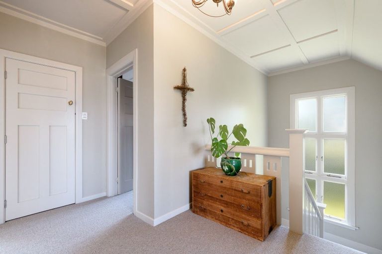 Photo of property in 247 Devonport Road, Tauranga, 3110