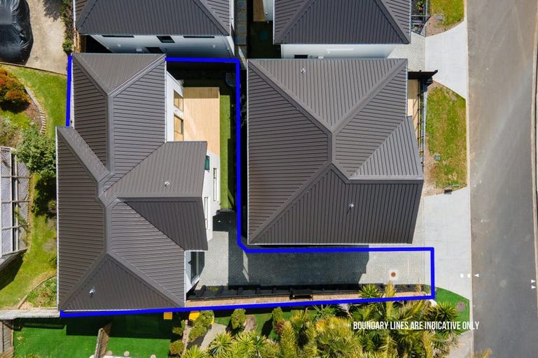 Photo of property in 1b Adelie Place, Murrays Bay, Auckland, 0630
