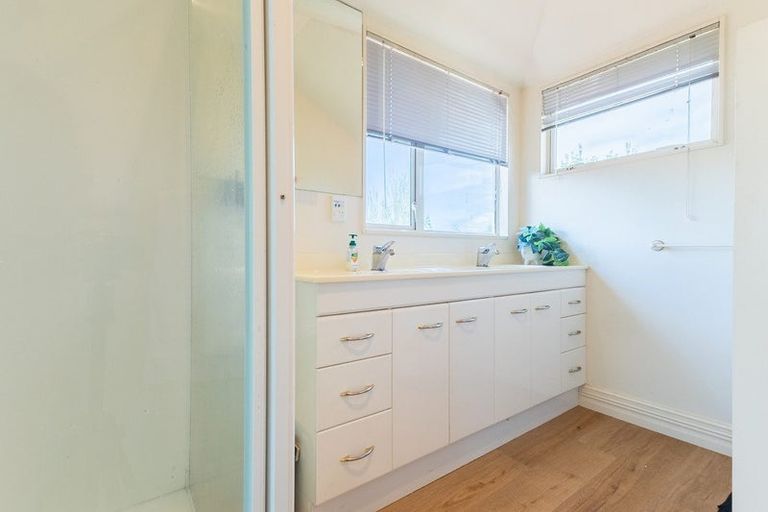 Photo of property in 15 Compass Court, Paraparaumu, 5032