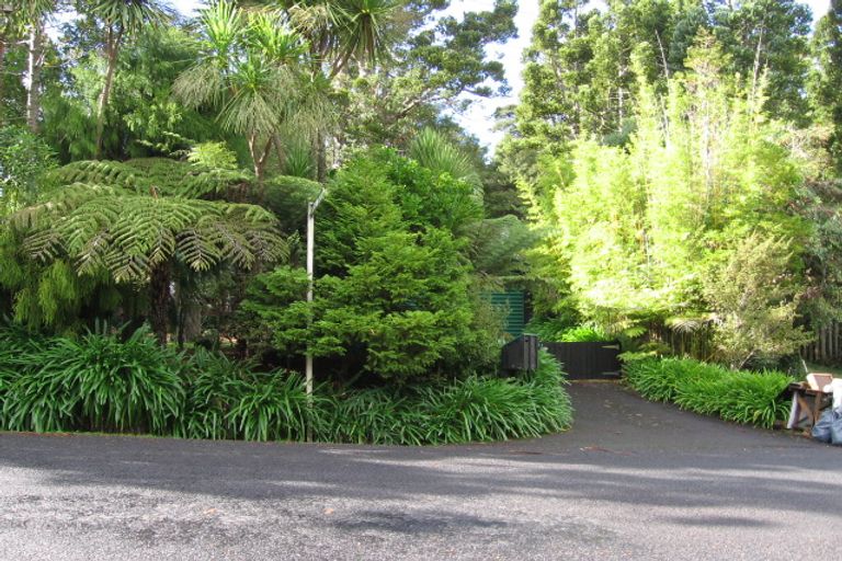 Photo of property in 24 Hollywood Avenue, Titirangi, Auckland, 0604