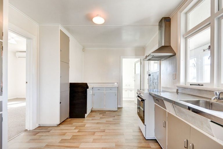 Photo of property in 18 Cornfoot Street, Castlecliff, Whanganui, 4501