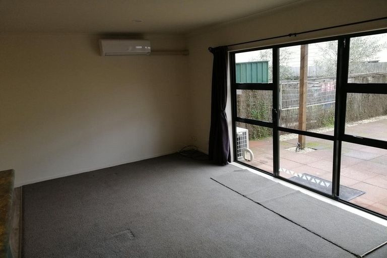 Photo of property in 3/15 Harbour View Road, Te Atatu Peninsula, Auckland, 0610