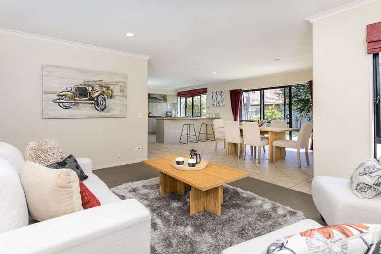 Photo of property in 57 Carousel Crescent, East Tamaki Heights, Auckland, 2016